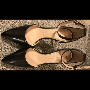 JESSICA SIMPSON PATTEN LEATHER PUMP